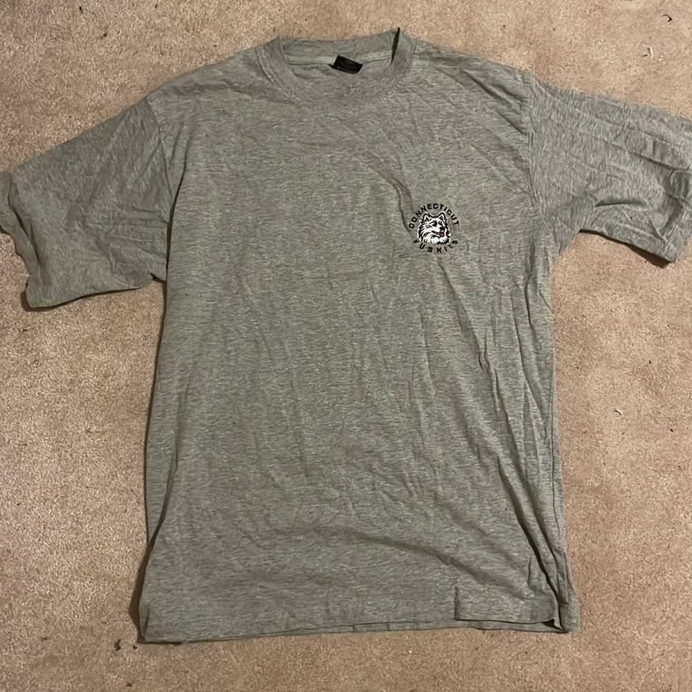 Vintage UConn huskies tee